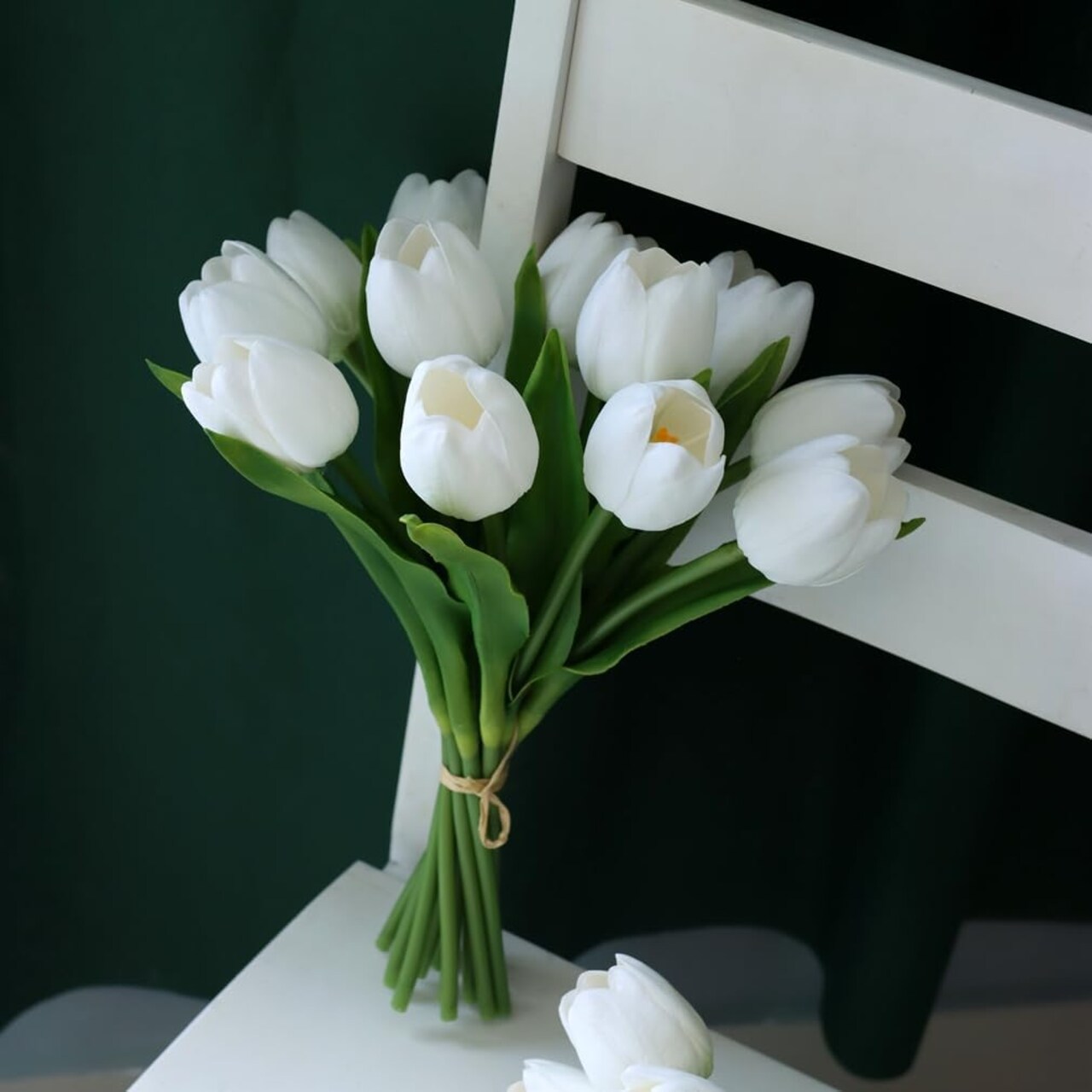 10Pcs Fake White Tulips Artificial Flowers Bouquet, Realistic Faux Tulip Stems That Look Real,Tulipanes Artificiales para Decoracion for Vase,Home Table Decor, Wedding